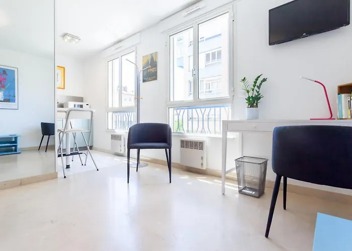 Cosy 1er Croix Rousse Apartment *